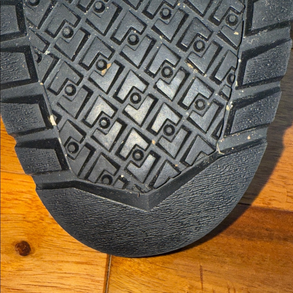 Timberland Grantly Mountain Chukka Boots - Picture 13 of 15